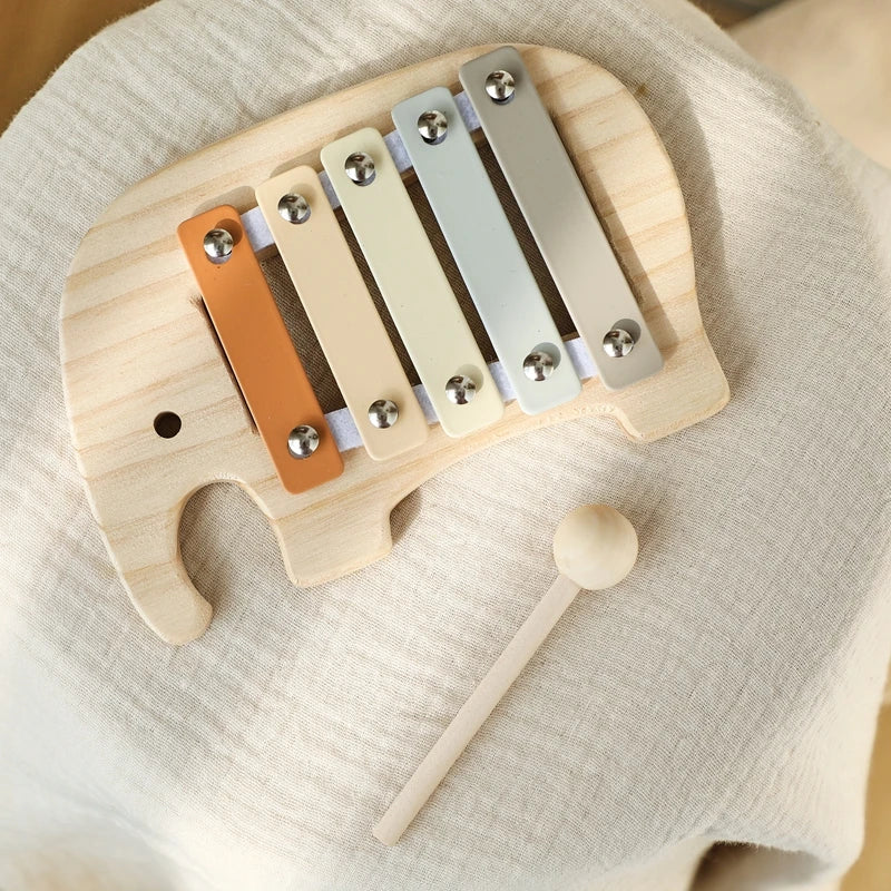 Xylophone bébé Petit éléphant en bois, parfait pour l'éveil musical des tout-petits chez NoEnName_Null.