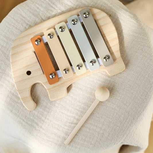 Xylophone bébé Petit éléphant en bois, parfait pour l'éveil musical des tout-petits chez NoEnName_Null.